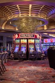 Bàn live casino phát trực tiếp tại fiv88
